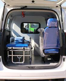 程力威牌CLW5020XJHCD6型救護(hù)車(chē)